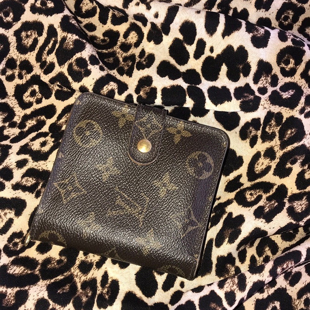 CERTIFIED AUTHENTIC LV Compact Wallet